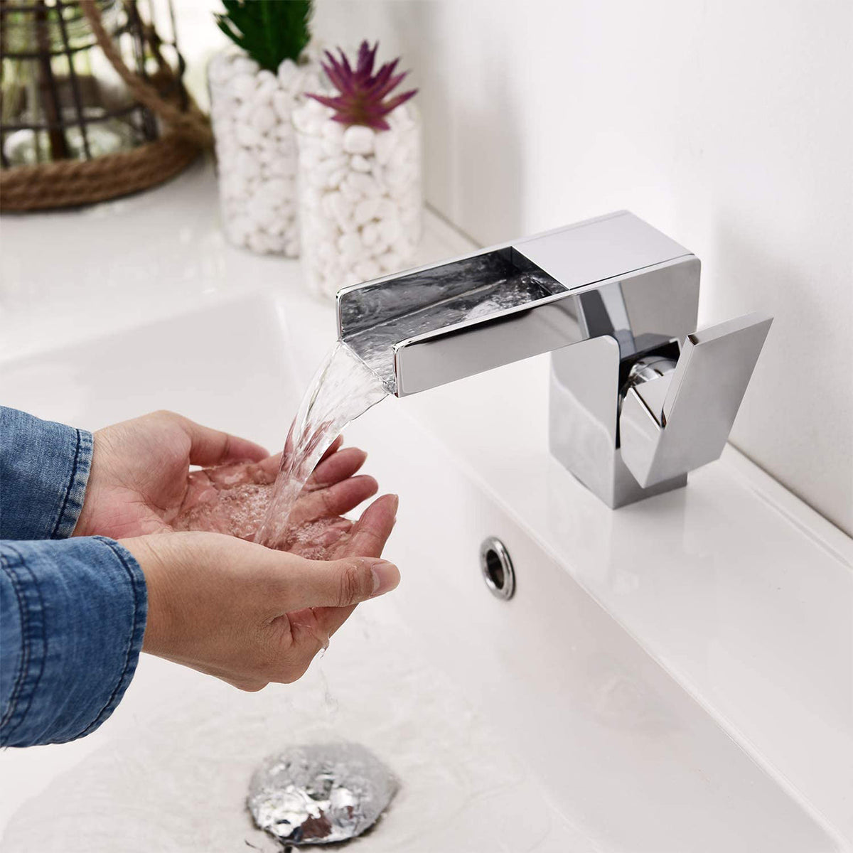 Niagra Single Hole Bathroom Faucet - manufacturer photo